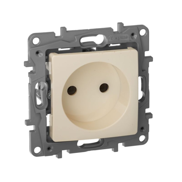Розетка 1-м СП Etika 16А IP20 250В 2P без заземл. немецк. стандарт винтов. клеммы механизм сл. кость IEK 672320